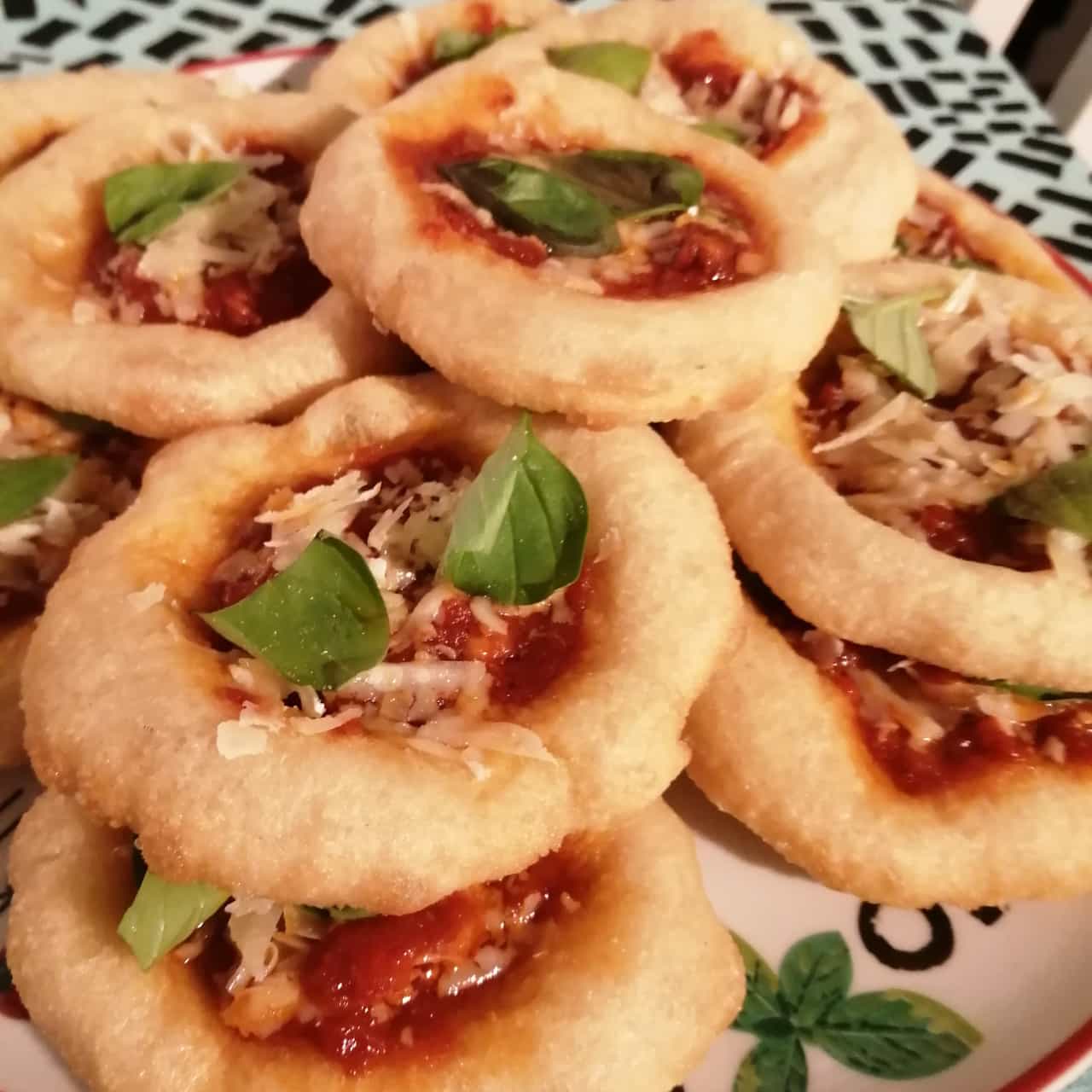 Pizza frita tipica de Napoles Montanare - El típico italiano
